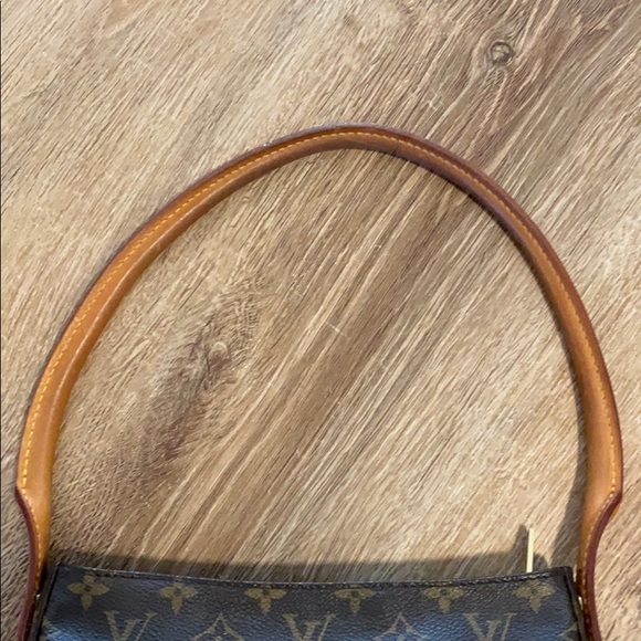 Louis Vuitton Looping MM - Picture 11 of 16